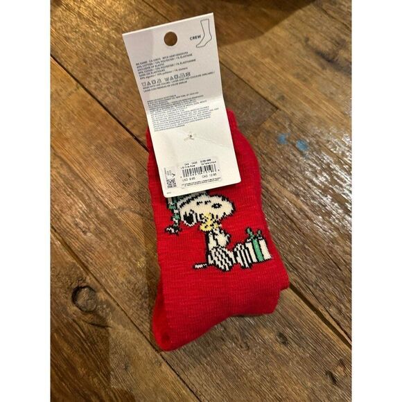 BN American Eagle red Peanuts Snoopy Christmas crew socks - Picture 2 of 2